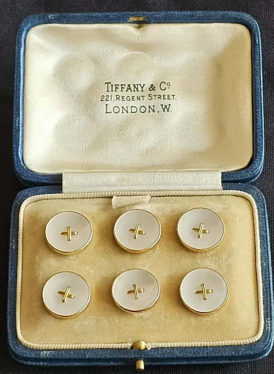 Tiffany Antique 18K Button Set (6)