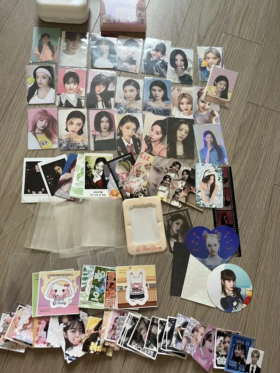 Photocard and binder in the photo sells for 1.0