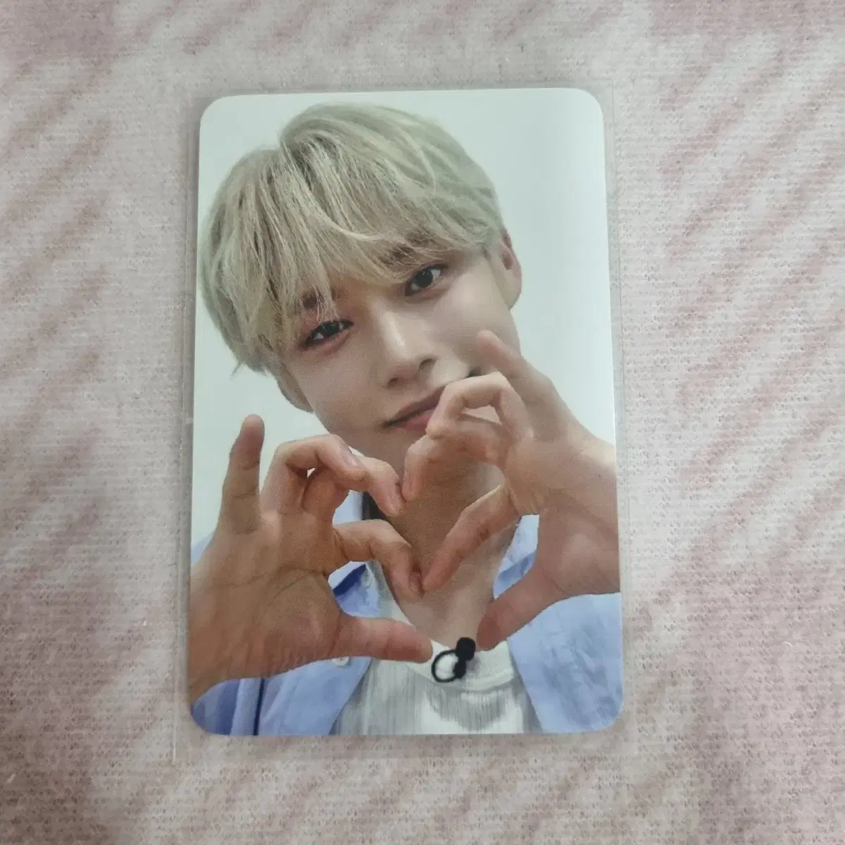 zerobaseone kim jiwoong with muu cat hit photocard sell