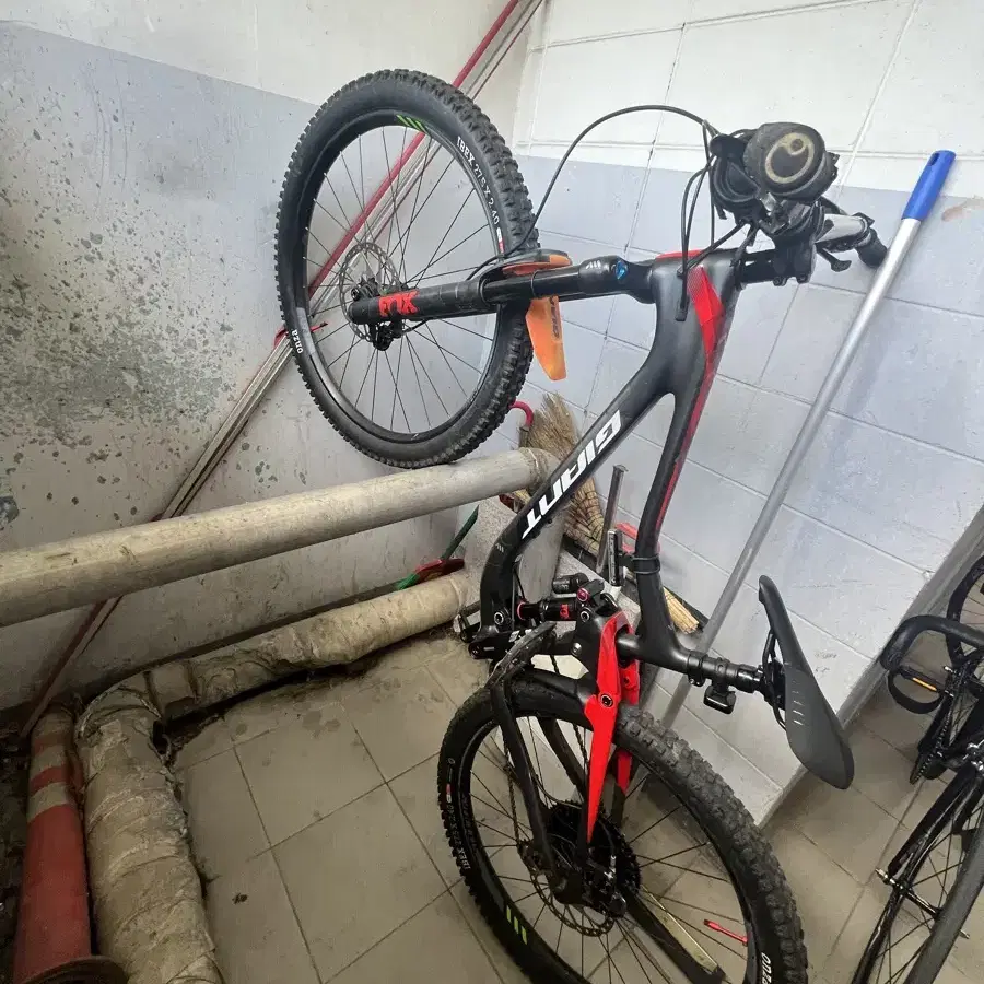 자이언트 풀샥 트랜스 mtb 카본