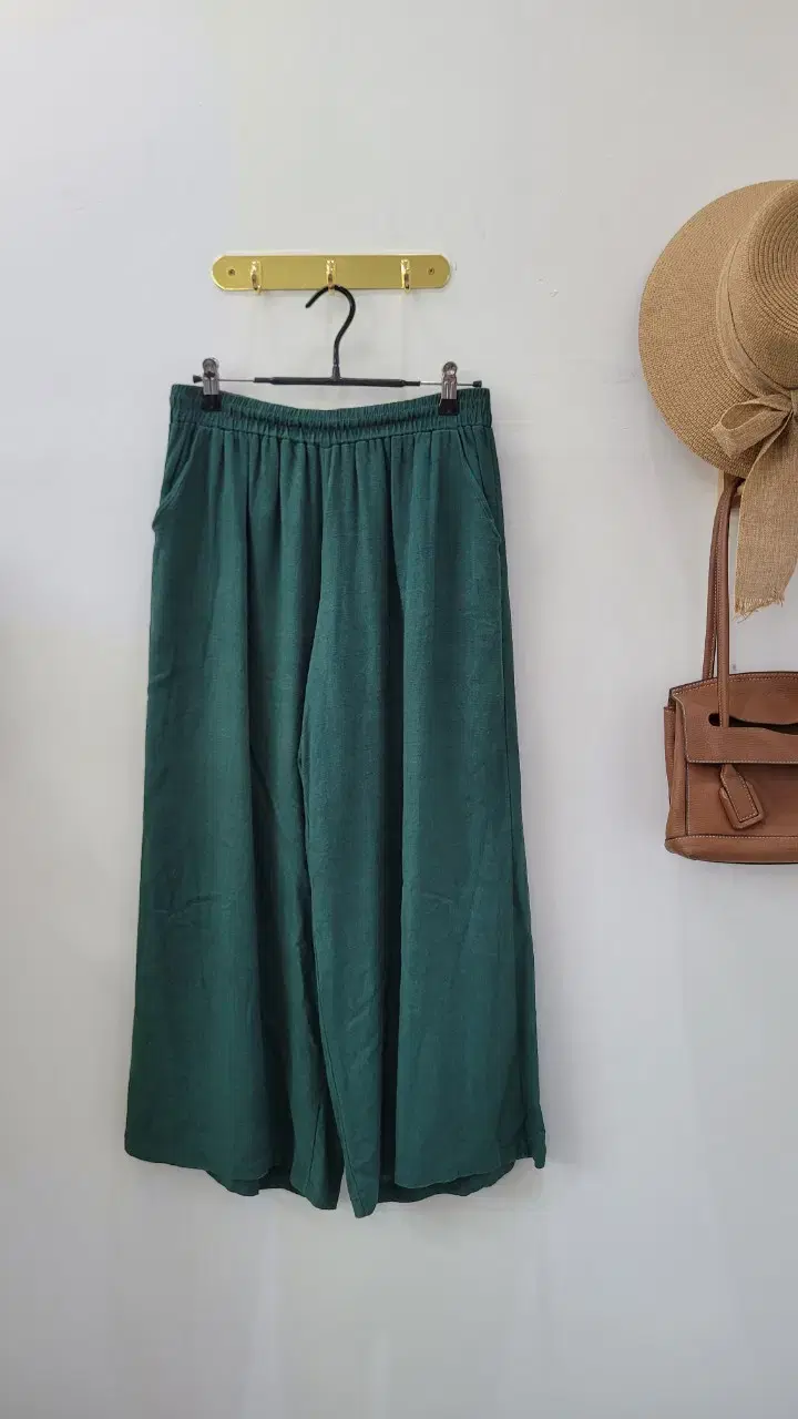 Green M Banding Pants