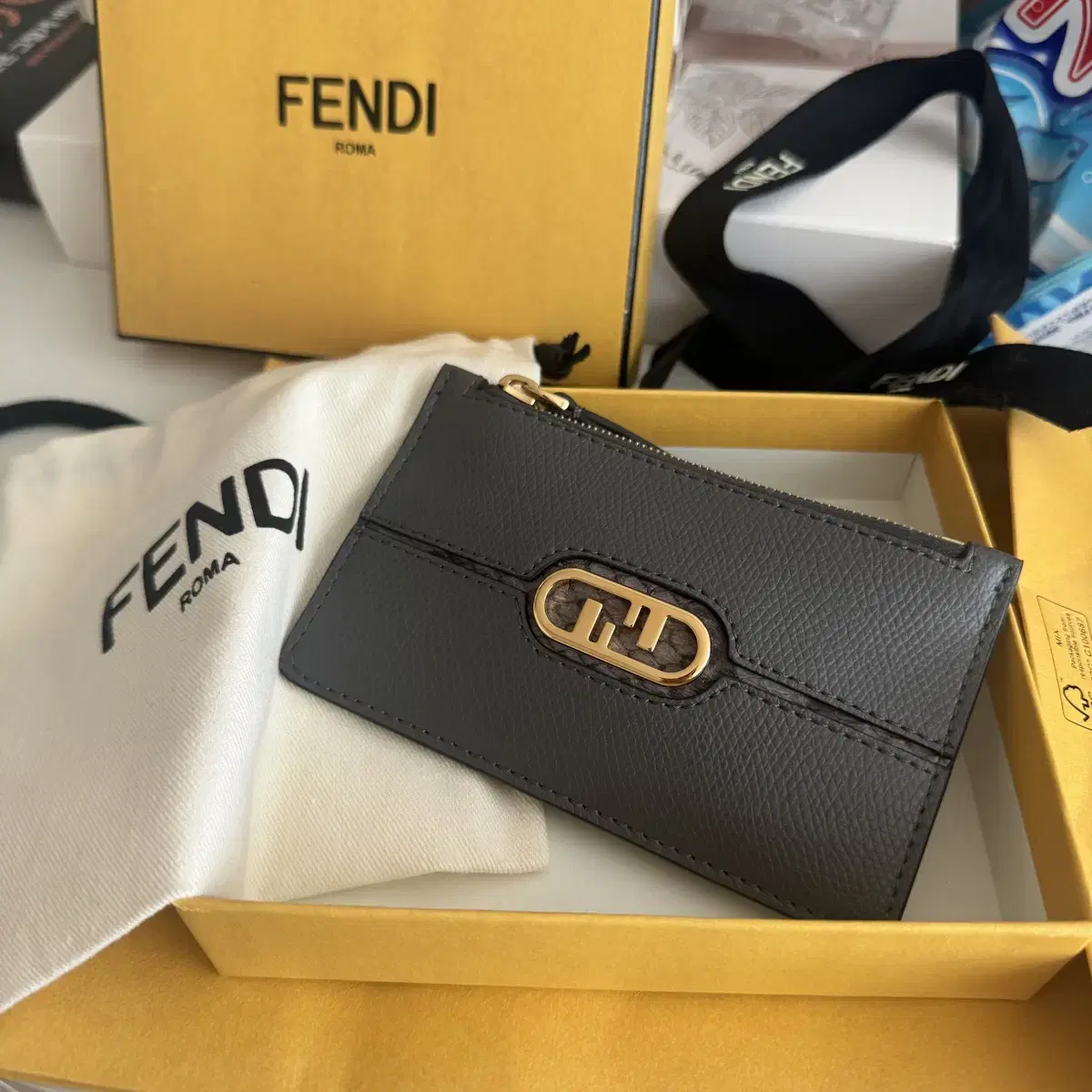 (Brand New Genuine)Fendi Au Lac Women's Kard Wallet Giftable