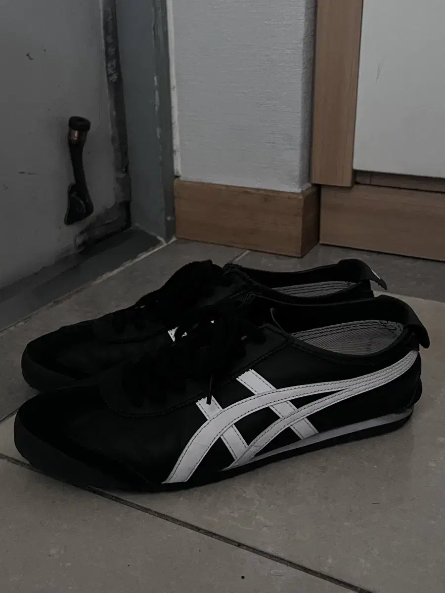 Onitsuka Tiger Mexico 66 Black White 280