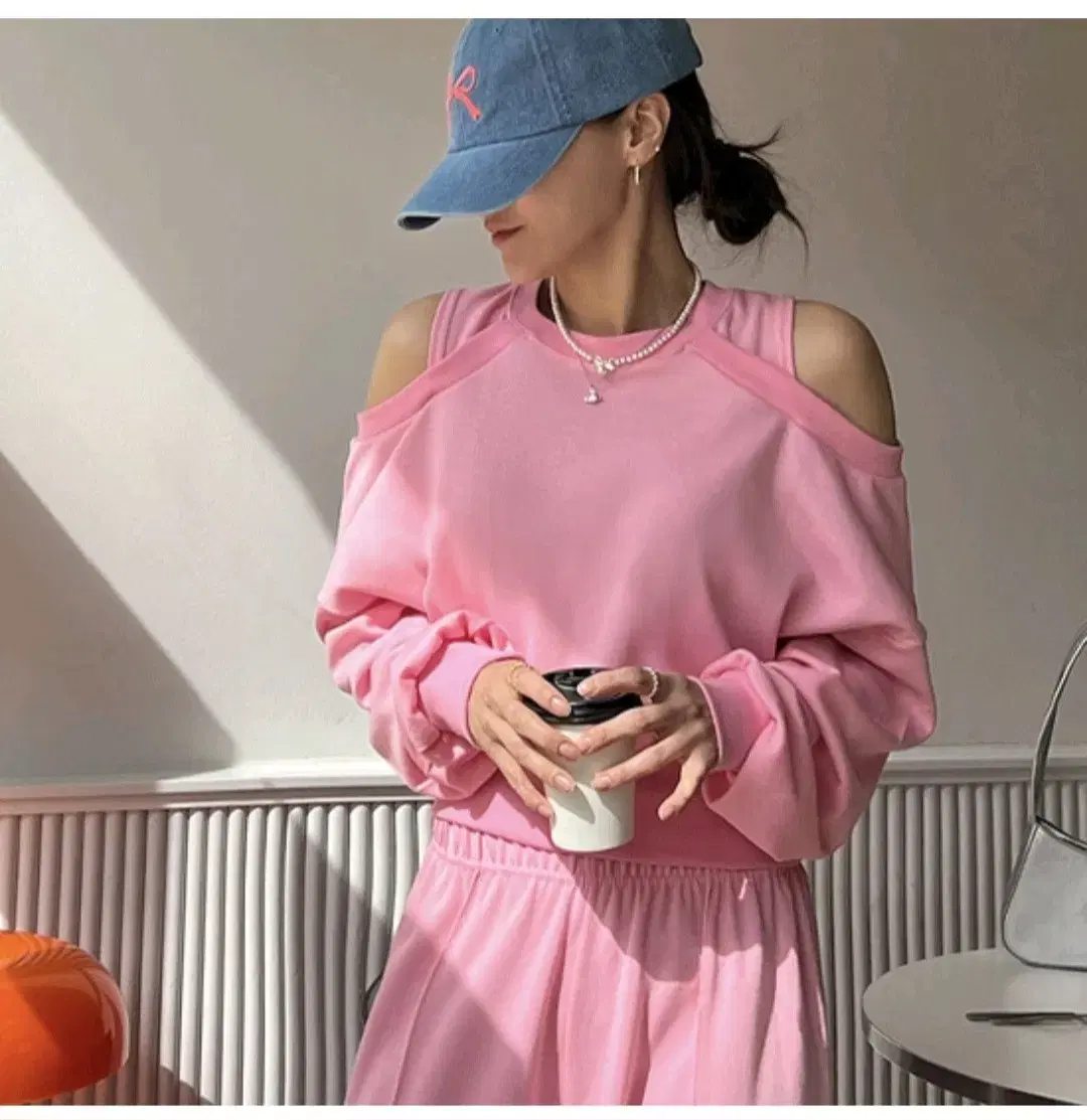 Off-the-shoulder pink training set (new product)