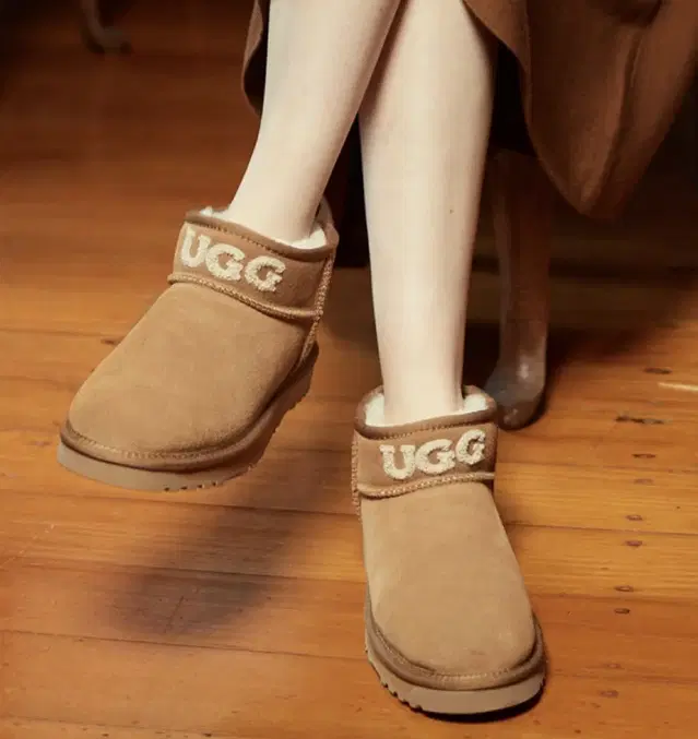 UGG 정품 24년 신상 245 사이즈 팔아요 !