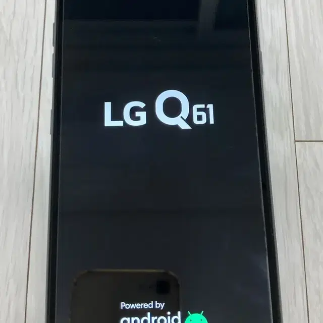 LG Q61 판매합니다 / 구매 시 보조배터리 드립니다