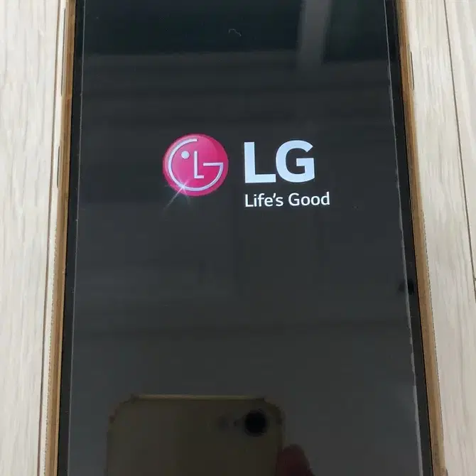 LG Q61 판매합니다 / 구매 시 보조배터리 2개 드립니다