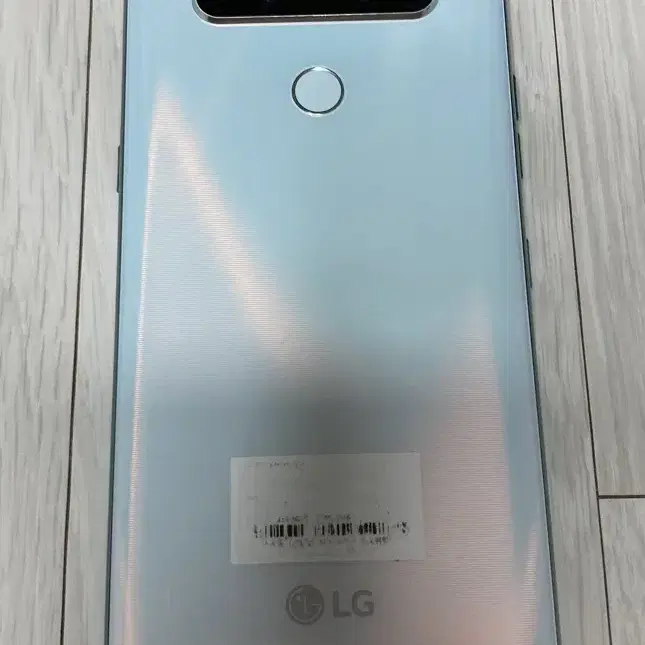 LG Q61 판매합니다 / 구매 시 보조배터리 2개 드립니다