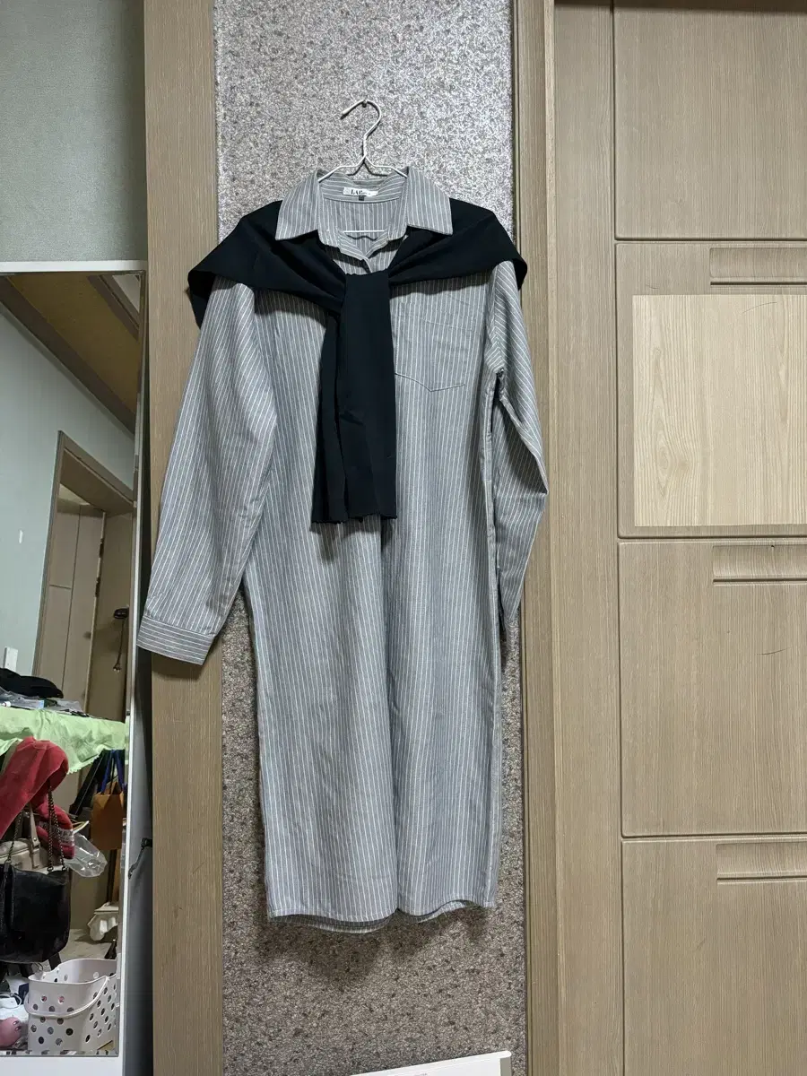 [LAP] Long-sleeved shawl dress