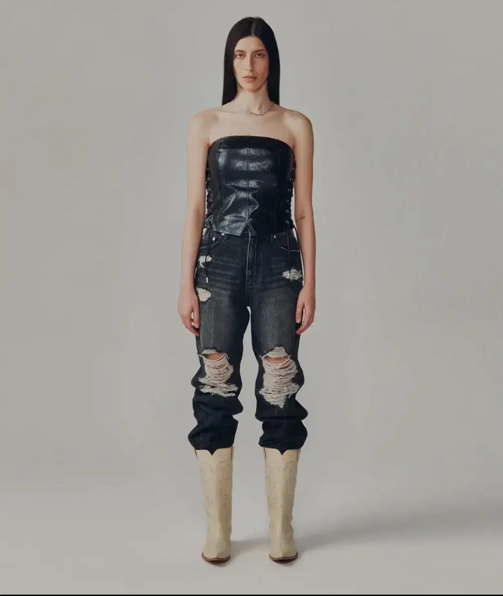 DISTRESSED STRAIGHT LEG JEANS (새상품)