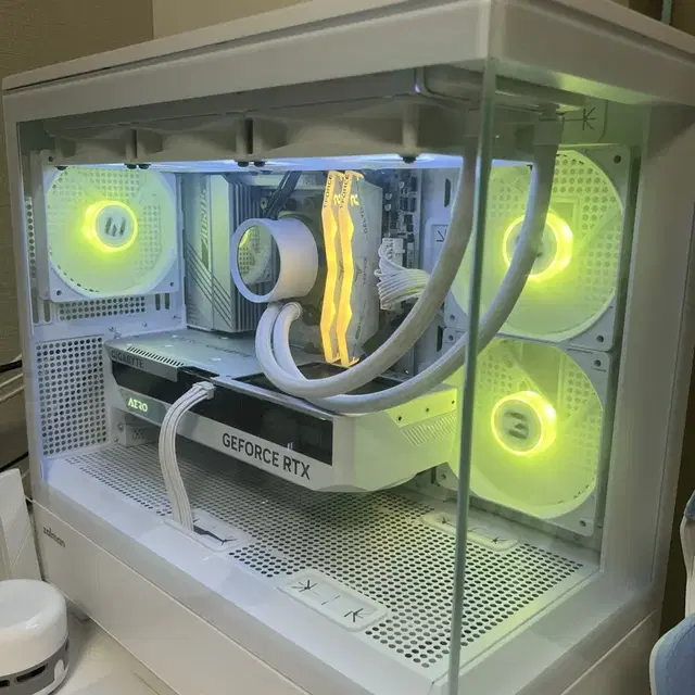 커스텀 화이트 게이밍PC(AMD 7800X3D, 4070ti AERO)