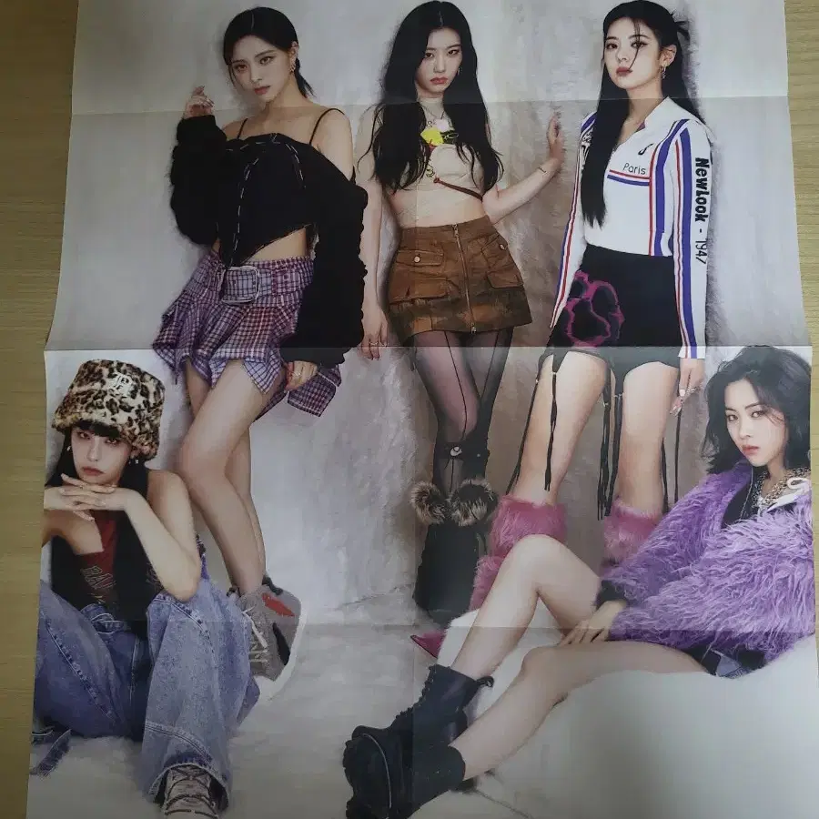 ITZY 포스터 급처