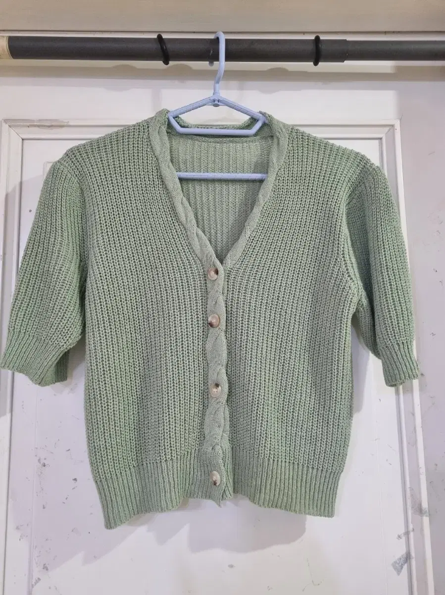 Seasonal. Knit cardigan.  Clean. Chest48. 66Vahn.