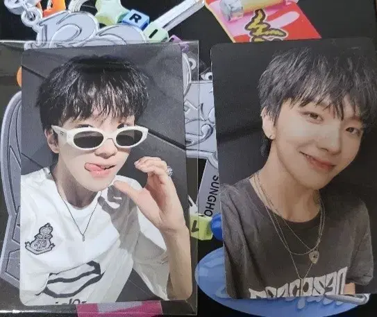 Sells boynextdoor woonhak photocards.