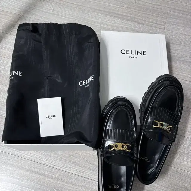 셀린느(CELINE)트리옹프 체인 마거릿 로퍼 37반 사이즈