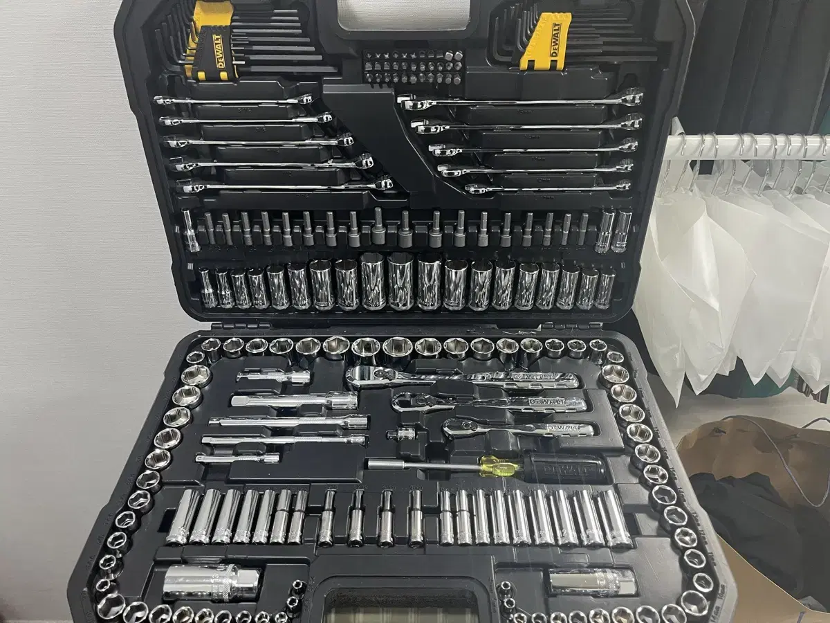 DEWALT 205 PCS