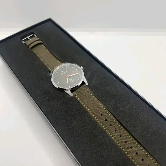 [새상품/선물가능] Triwa 트리와 손목시계 HUMANIUM 39mm