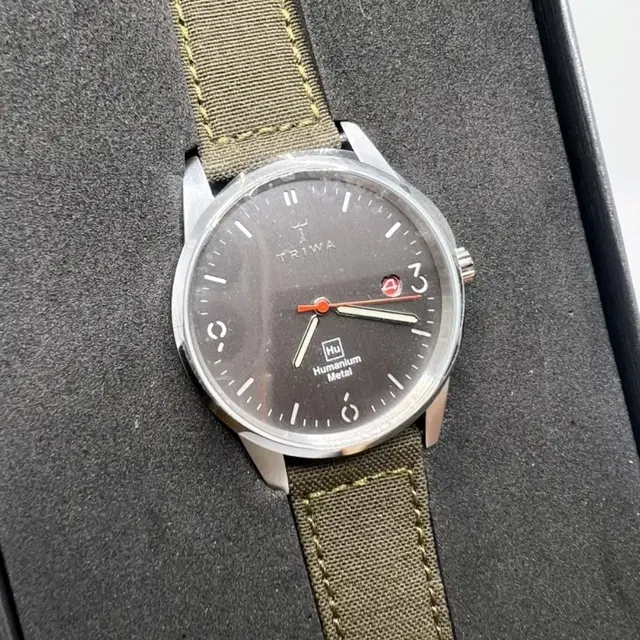 [새상품/선물가능] Triwa 트리와 손목시계 HUMANIUM 39mm