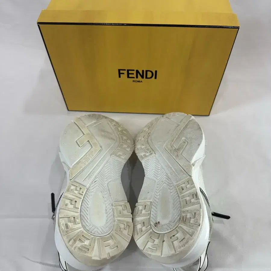 [7] Fendi 펜디 남성 플로우 나일론 로우탑 스니커즈 화이트