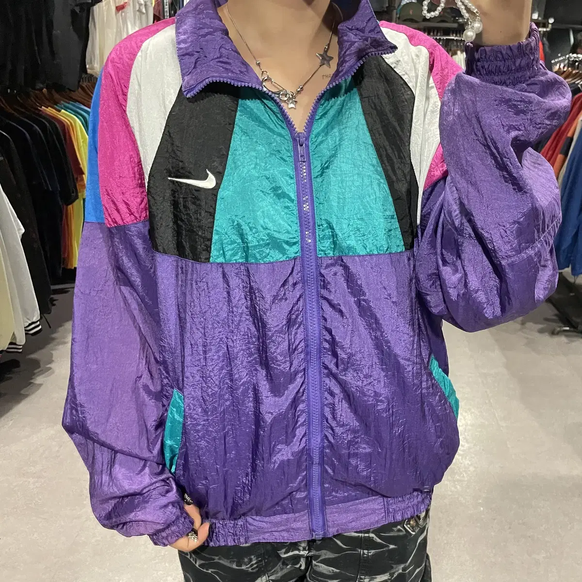 (755) NIKE Nike Swoosh Color-Blocked Multi-Pocket Windbreaker Jacket