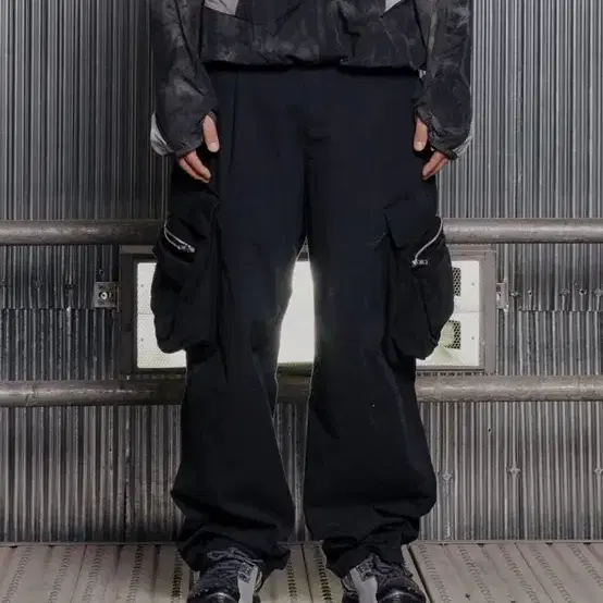 그레일즈 OVAL LARGE FIT CARGO PANTS [BLACK]