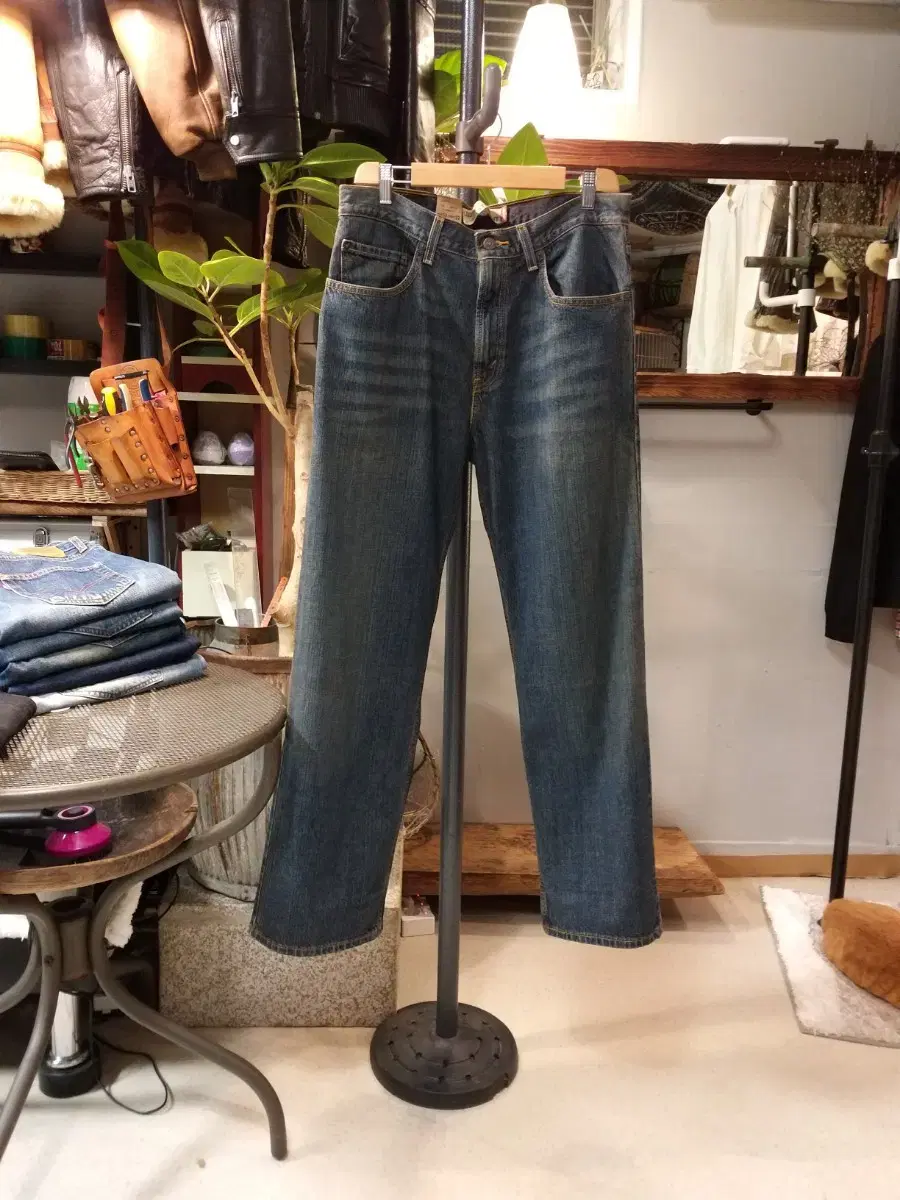 Levi's 569 Denim Jeans . 33