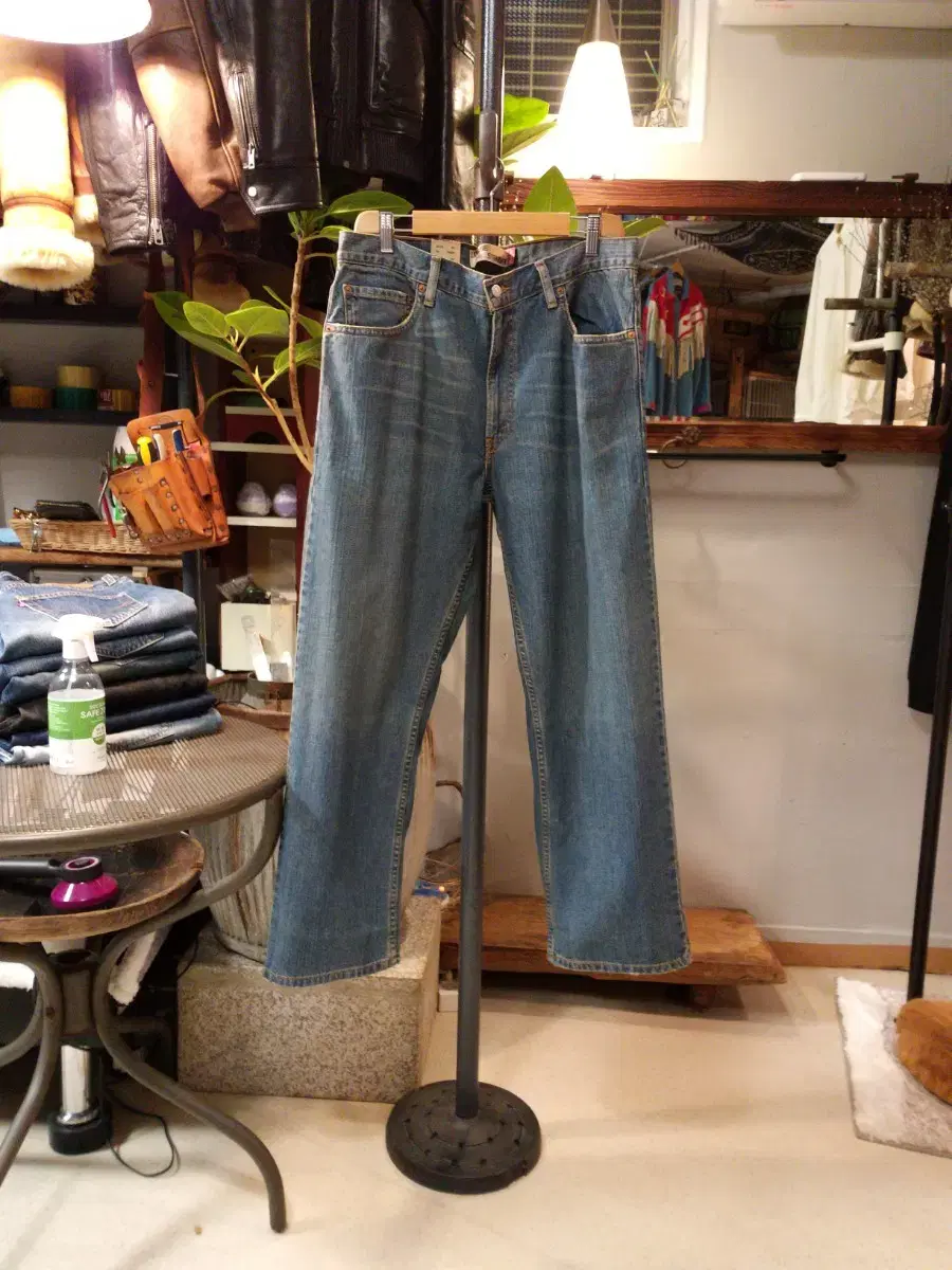 Levi's 569 Denim Jeans . 33