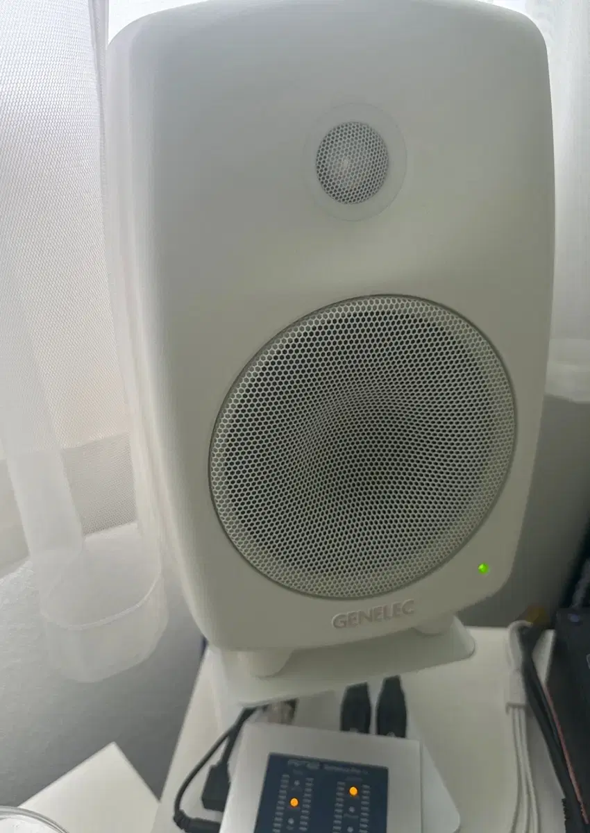 GENELEC 8030CW 스피커 1조 (2통)