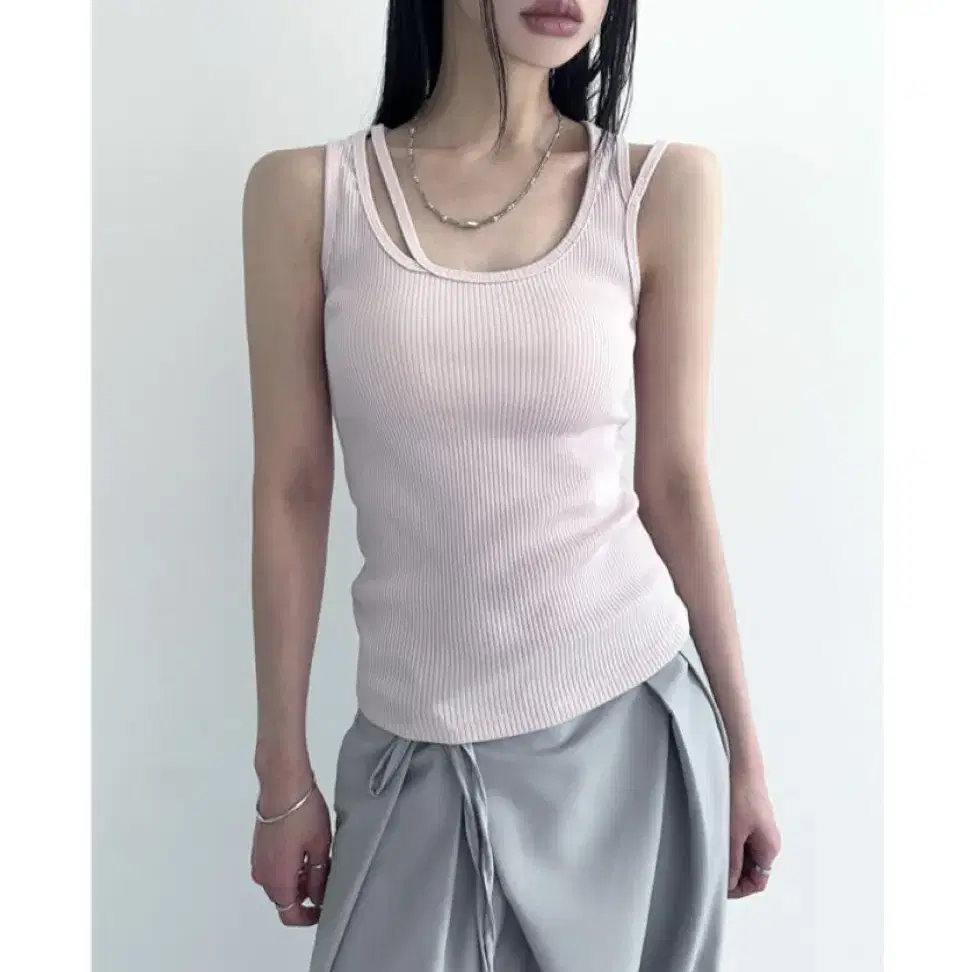 로웨어 unbalance strap golgi sleeveless