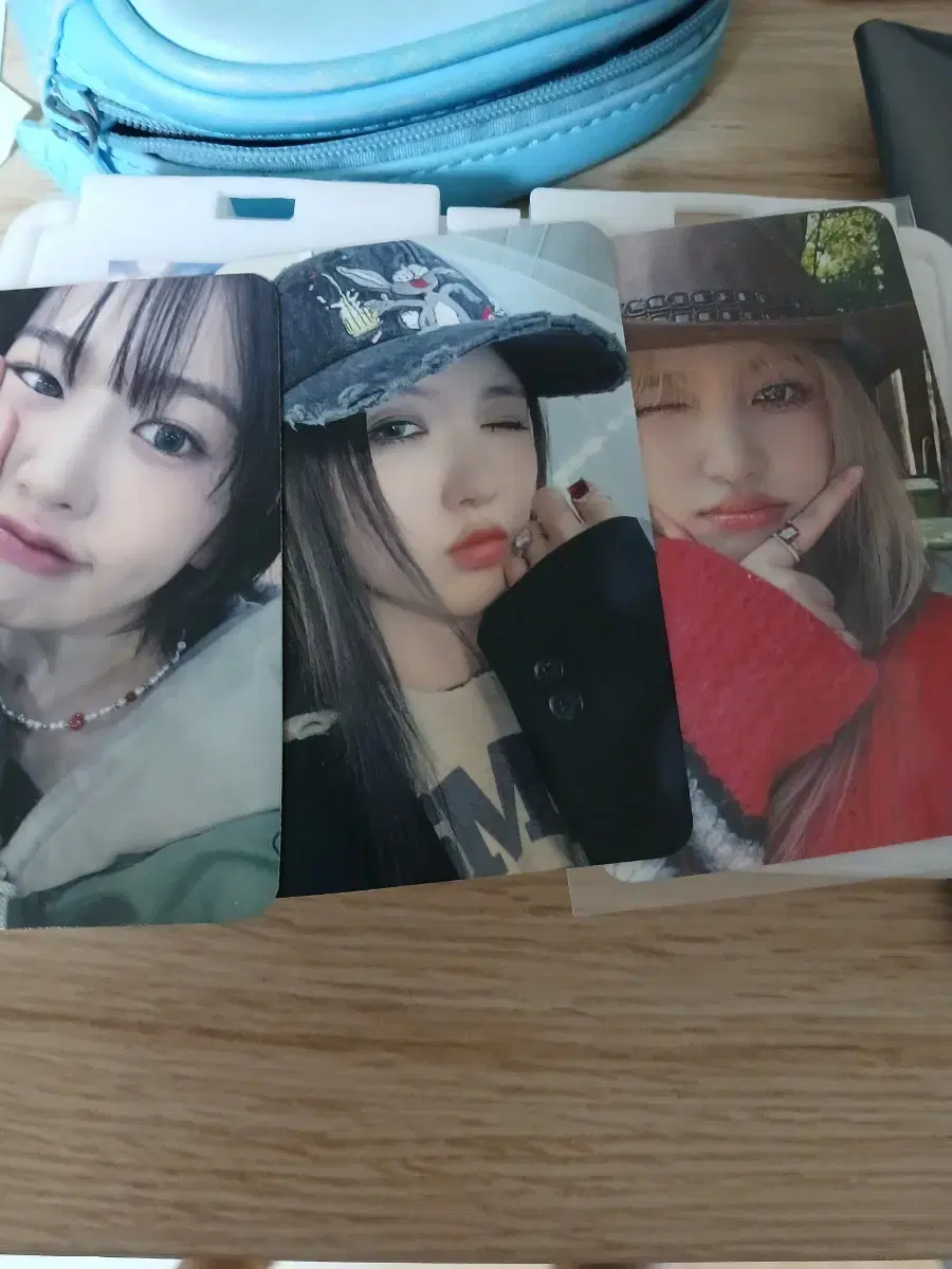 Ive got a set of Taiwan fanmeeting photocard for sale.