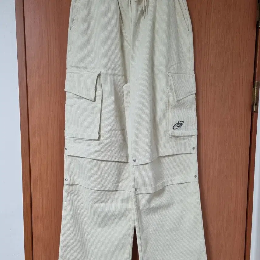 드러그 프로덕트 / CORDUROY CARGO PARACHUTE PANT