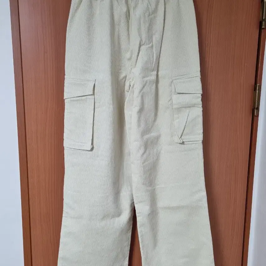 드러그 프로덕트 / CORDUROY CARGO PARACHUTE PANT