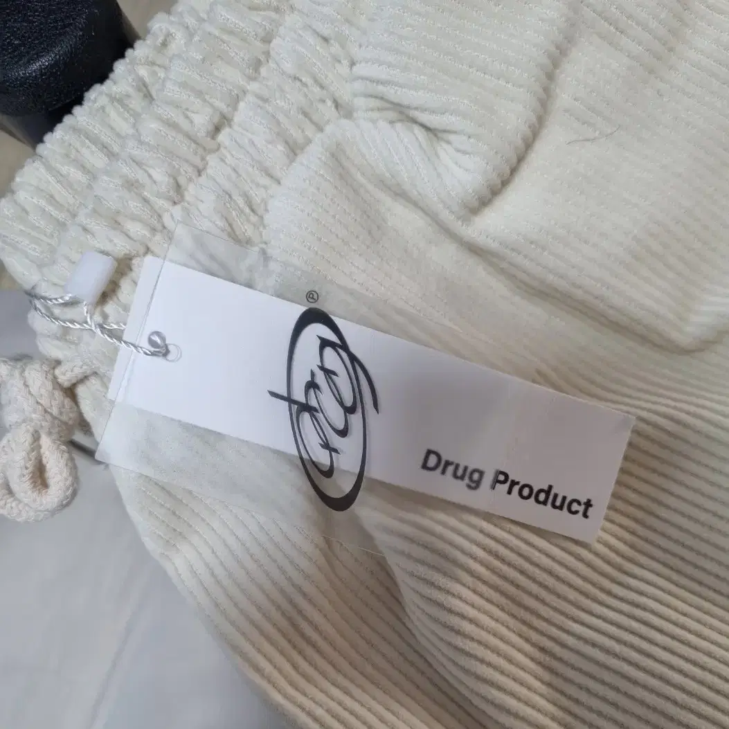 드러그 프로덕트 / CORDUROY CARGO PARACHUTE PANT