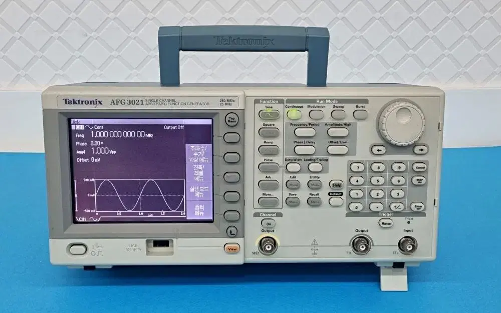 Tektronix AFG302 함수발생기