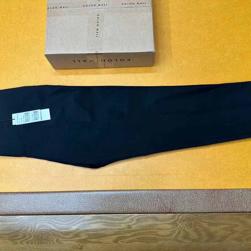 커스텀멜로우 24SS cotton tapered 코튼 테이퍼드 팬츠 78