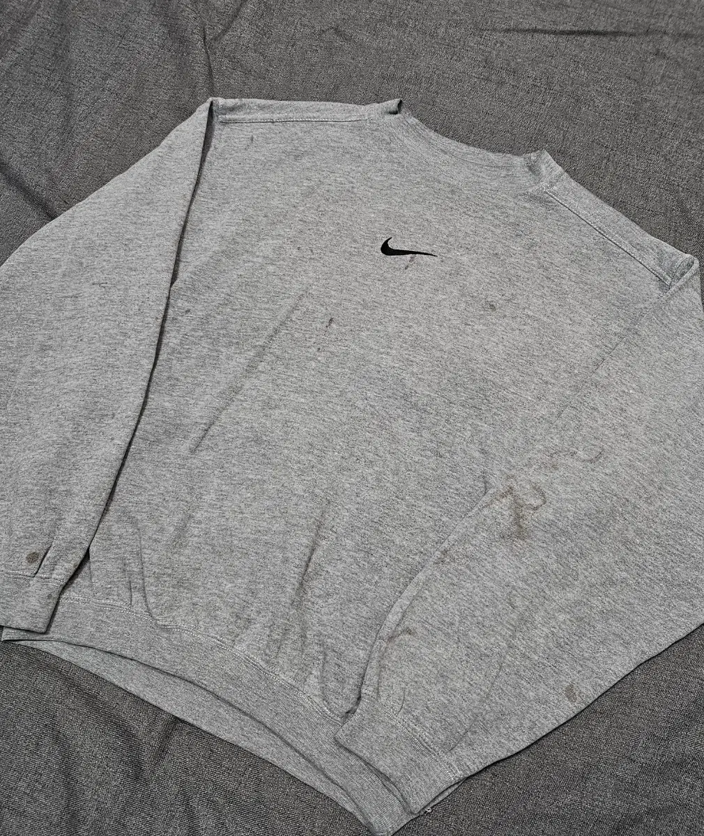 Nike 00's Middle Center Logo Swoosh Sweatshirt