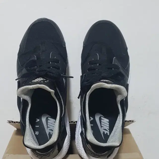 택포 260/265 정품 NIKE AIR HUARACHE 경량 쿠션화!