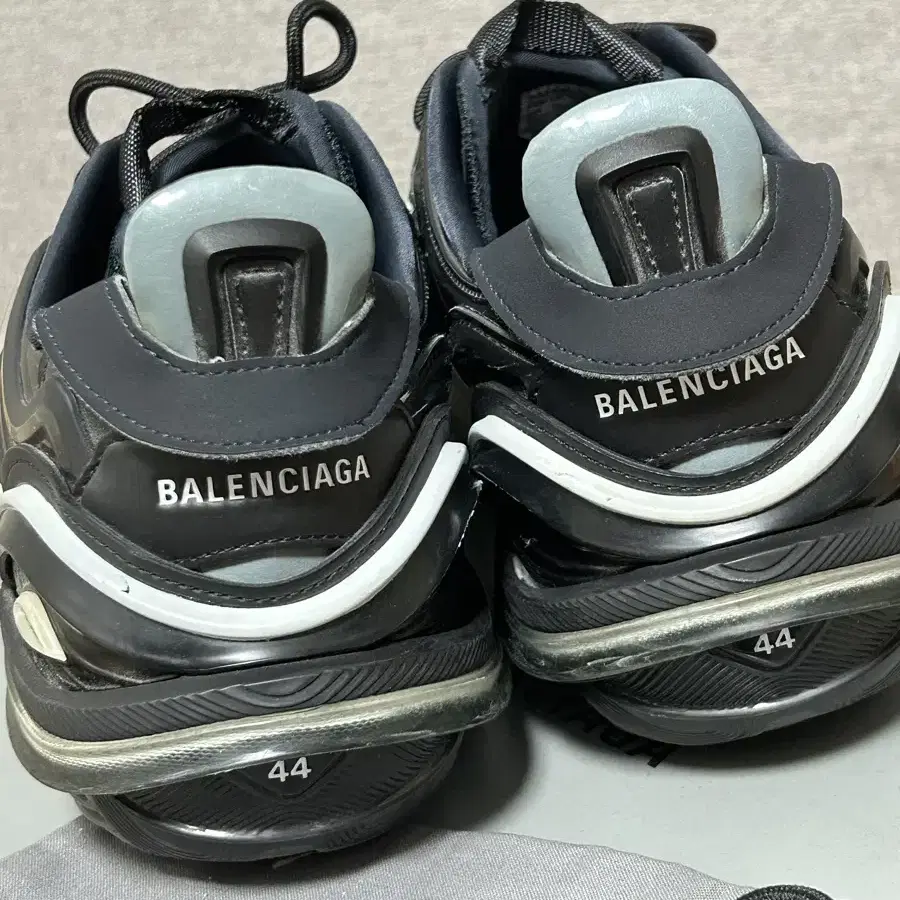 44 balenciaga 타이렉스 블랙 화이트