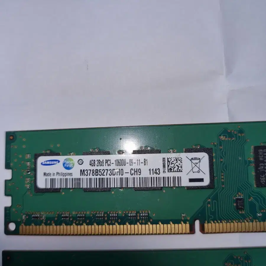 DDR3 램 4giga x 2ea 입니다