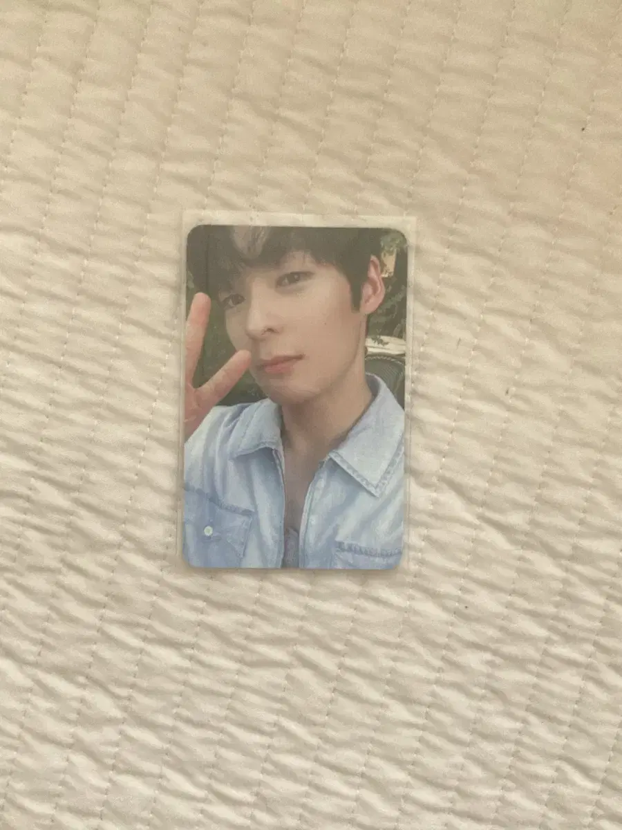 Song Keonhee photocard WTS