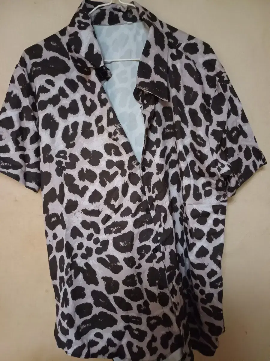 Men's leopard print shirt