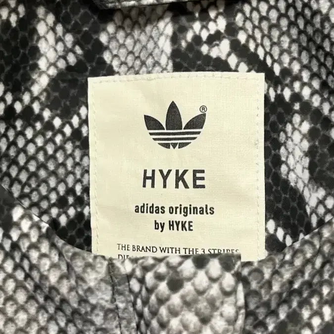 ADIDAS X HIKE 넥리스 뱀피문양 자켓