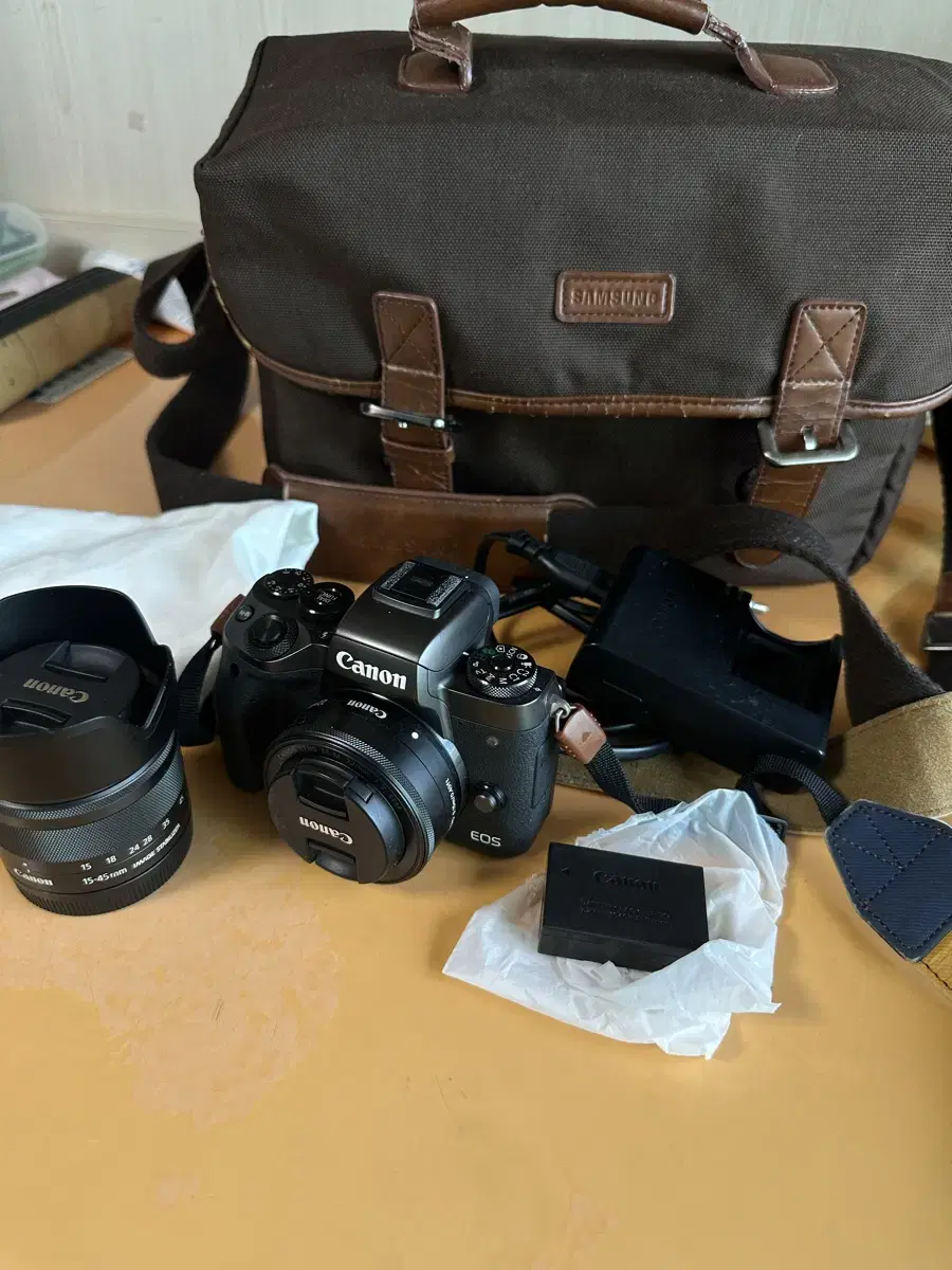 캐논 eos m5 번들렌즈 +22mm렌즈 +배터리2개