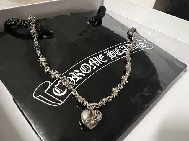 Chrome Hearts 크롬하츠 타이니 하트 팬던트