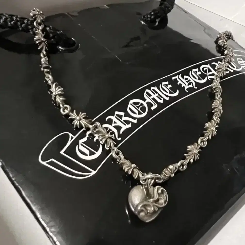 Chrome Hearts 크롬하츠 타이니 하트 팬던트