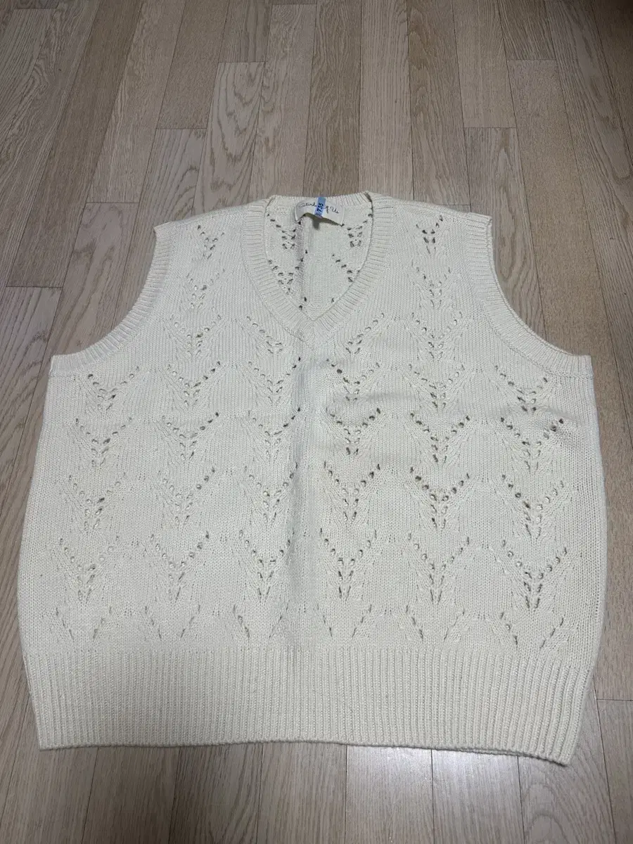 STU Men's Knit Vest sells