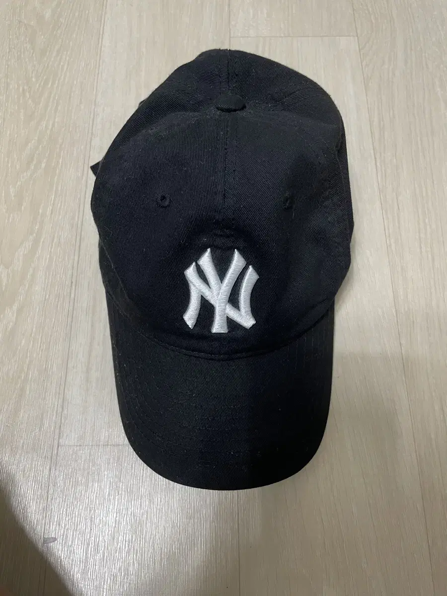 Sell MLB ballcaps