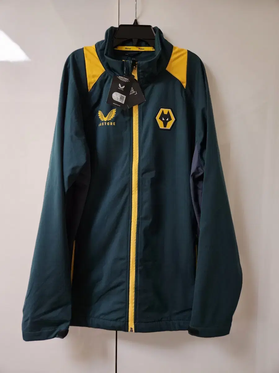 Wolverhampton player jacket green L size for sale