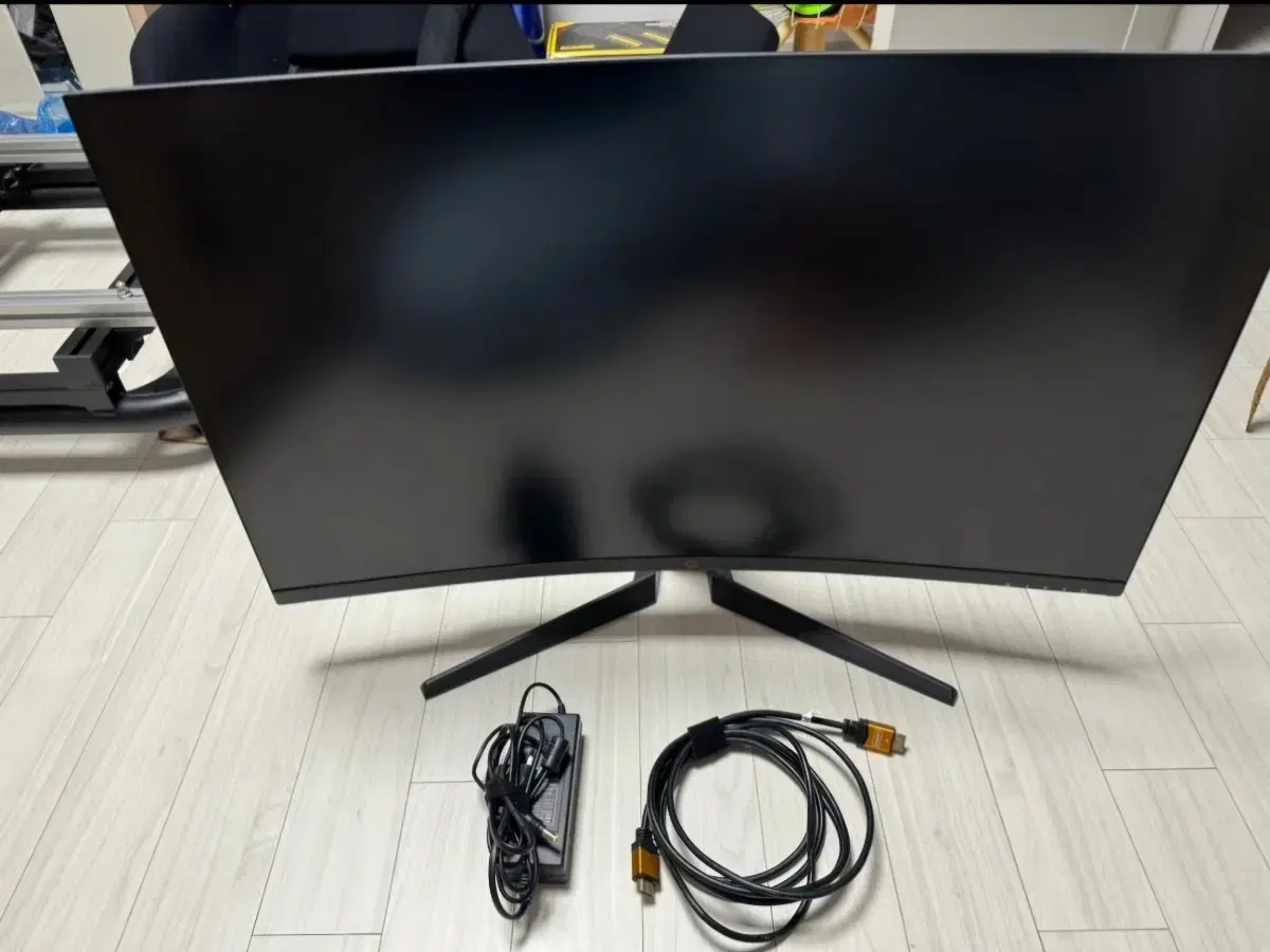 레안텍 32인치 커브드 165hz 게이밍 모니터 팝니다