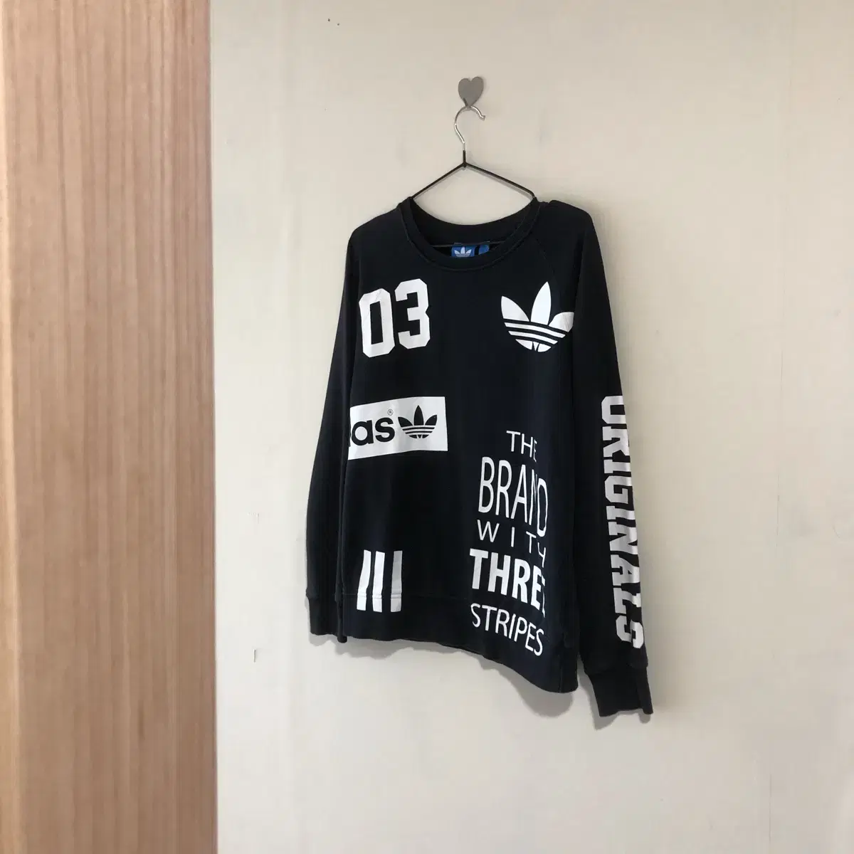 Vintage Adidas black logo sweat shir